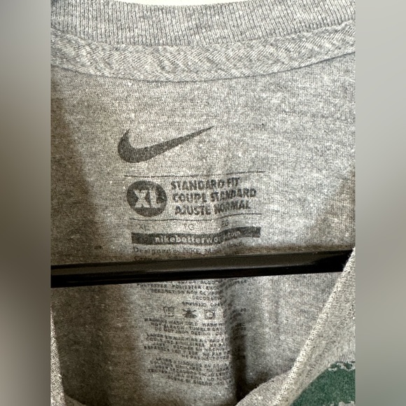 University of Oregon Nike Shirt - Picture 3 of 3